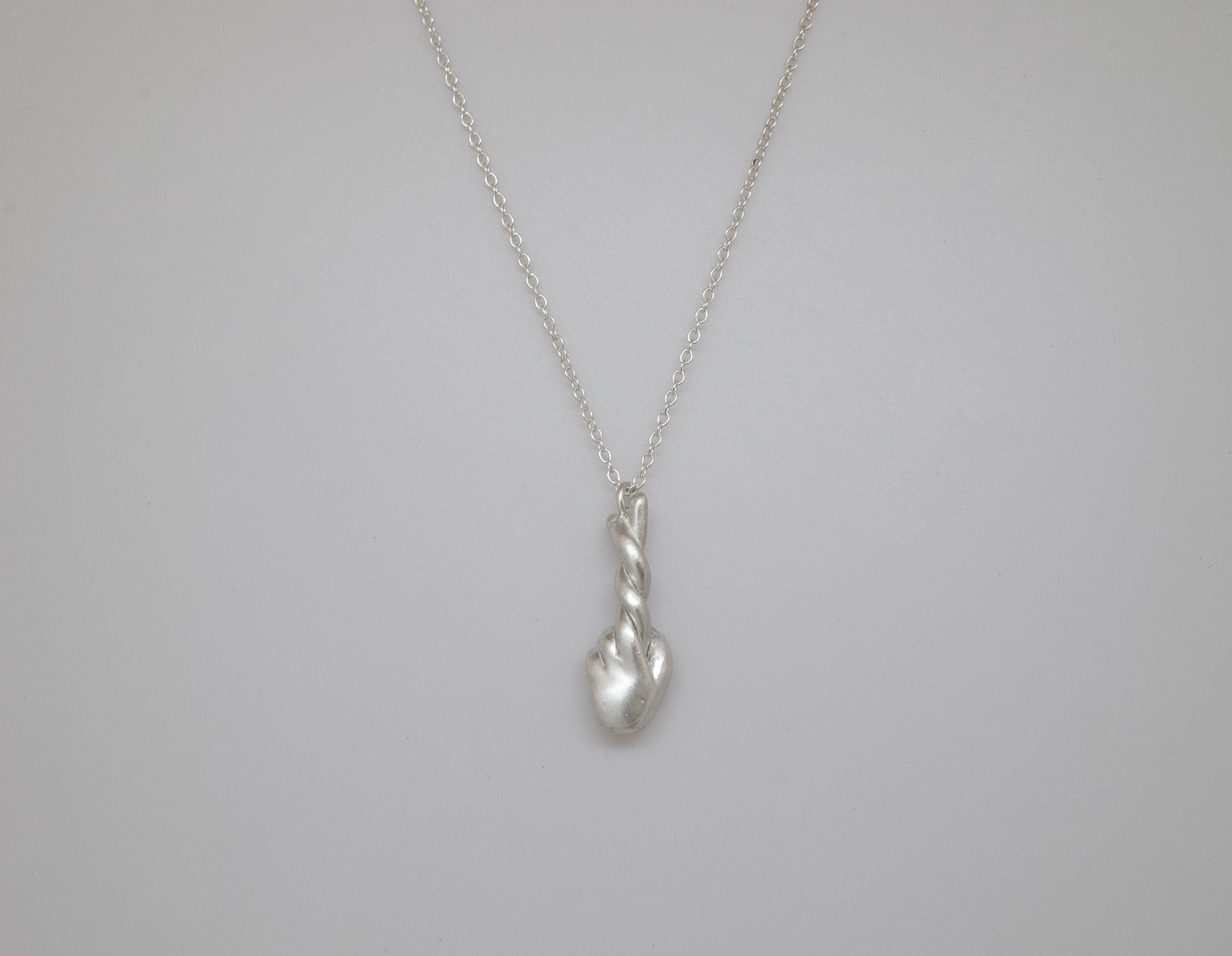 collier Finger Crossed